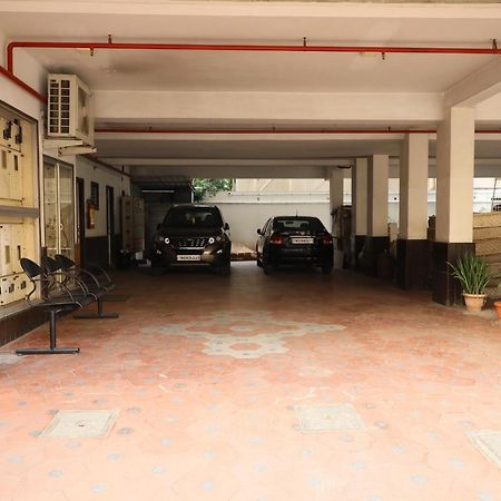 Taz Kamar Family Hotel Madras Buitenkant foto