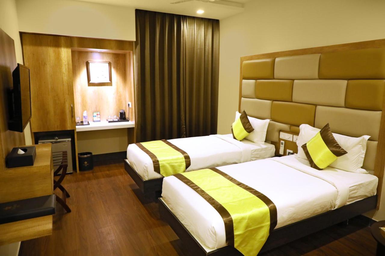 Taz Kamar Family Hotel Madras Buitenkant foto