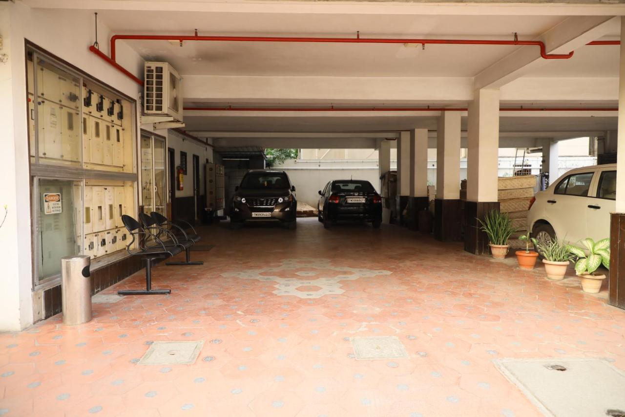 Taz Kamar Family Hotel Madras Buitenkant foto