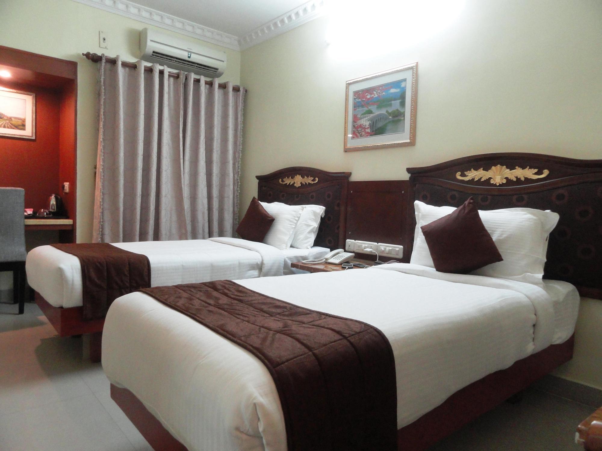 Taz Kamar Family Hotel Madras Buitenkant foto