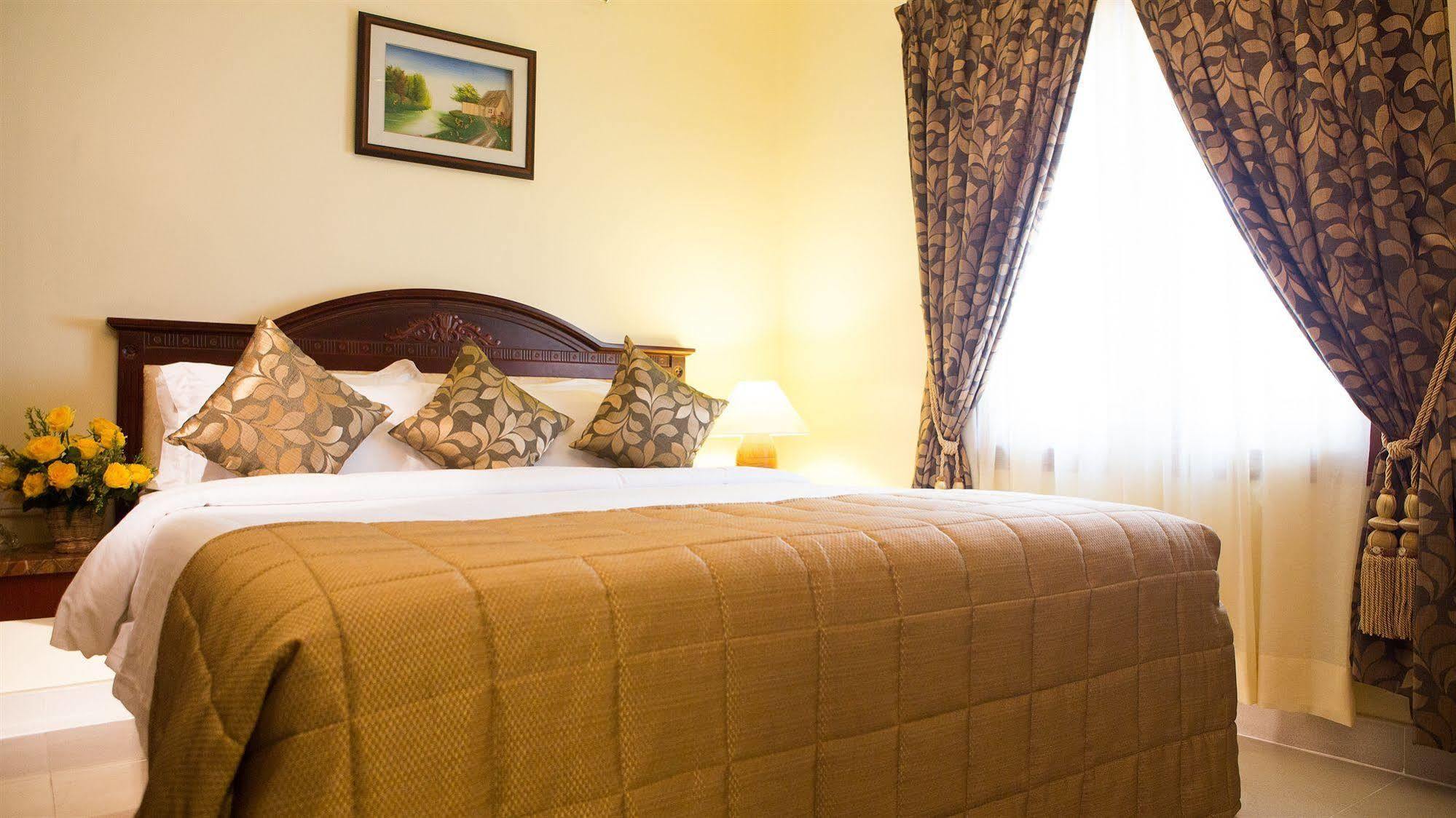 Taz Kamar Family Hotel Madras Buitenkant foto