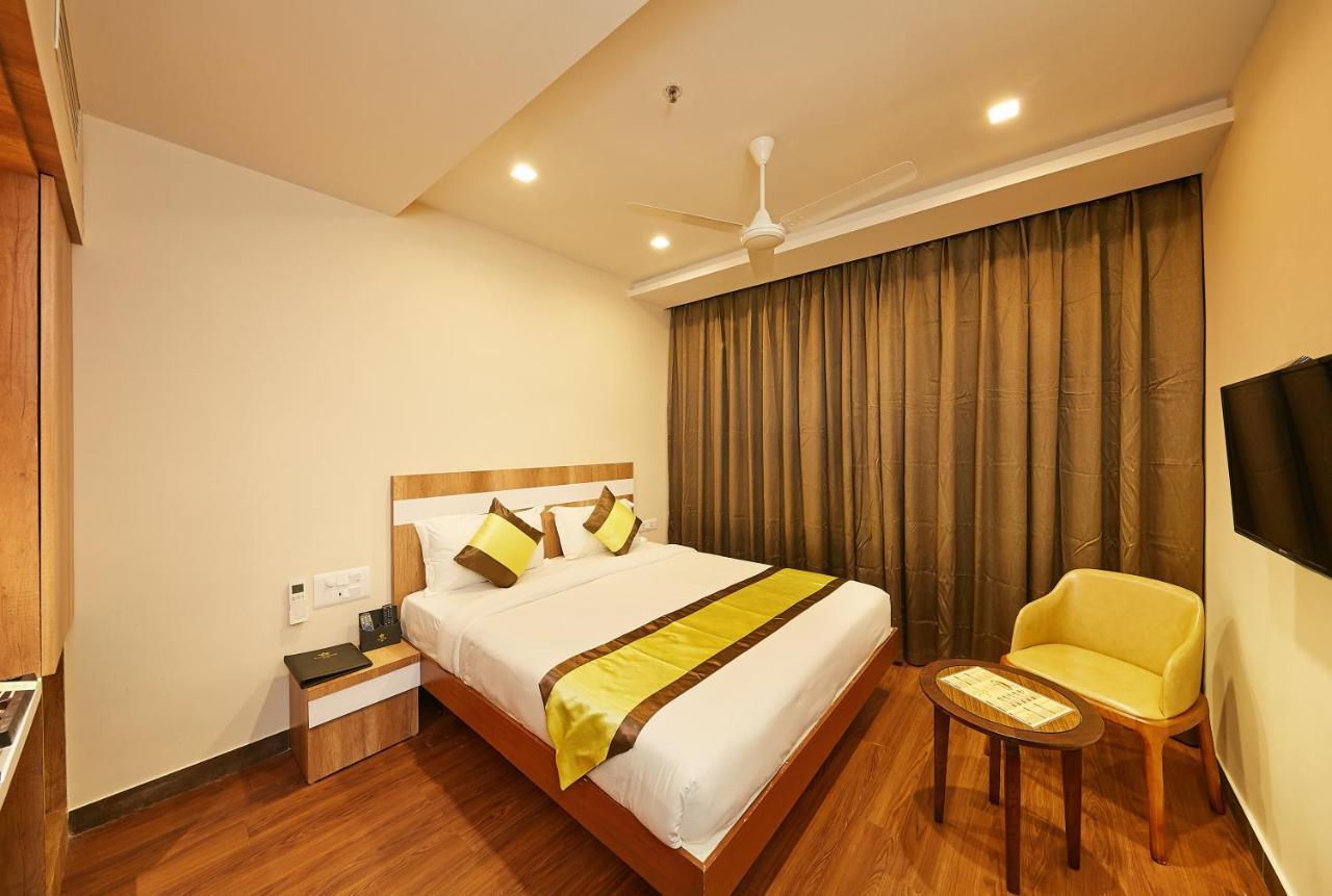 Taz Kamar Family Hotel Madras Buitenkant foto