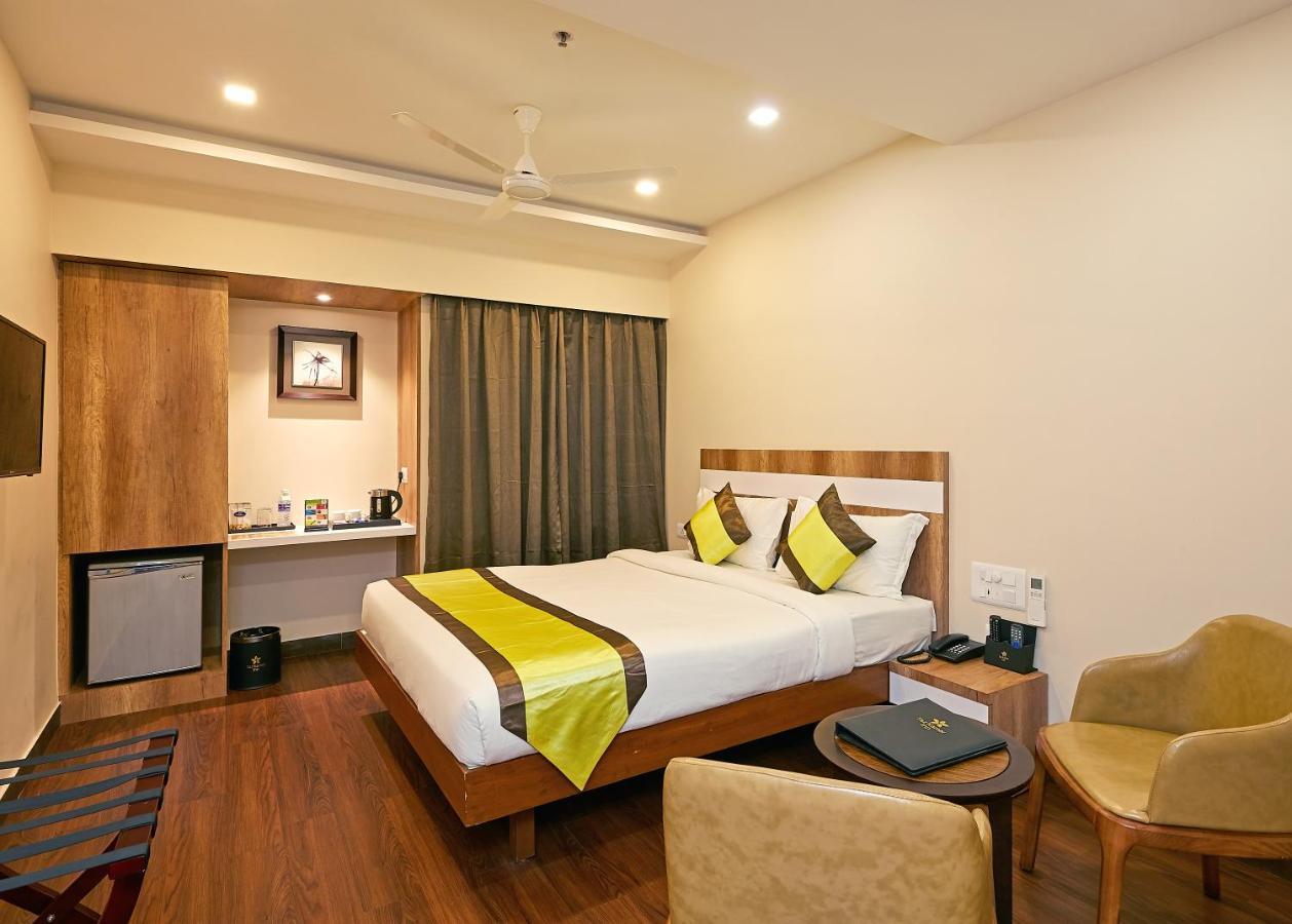Taz Kamar Family Hotel Madras Buitenkant foto
